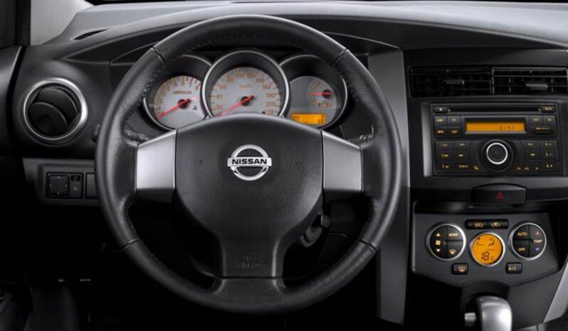 
								Livina X-Gear completo									