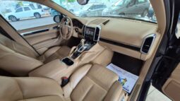 
										Porsche Cayenne V6 completo									