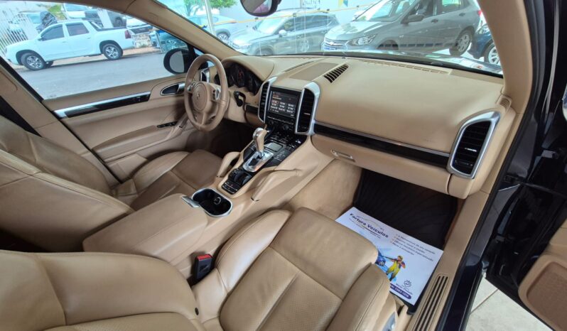 
								Porsche Cayenne V6 completo									
