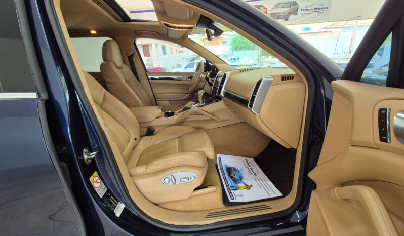 
								Porsche Cayenne V6 completo									