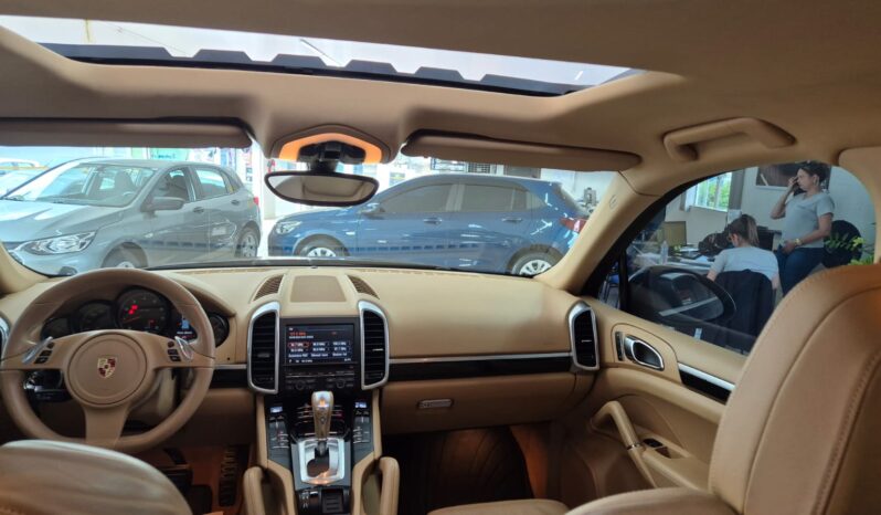 
								Porsche Cayenne V6 completo									