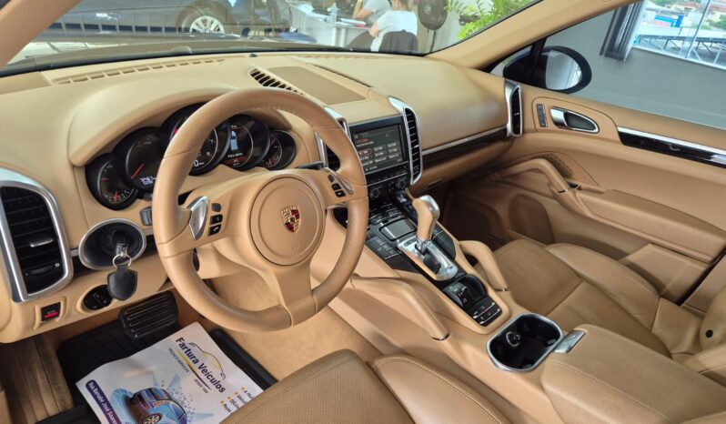 
								Porsche Cayenne V6 completo									
