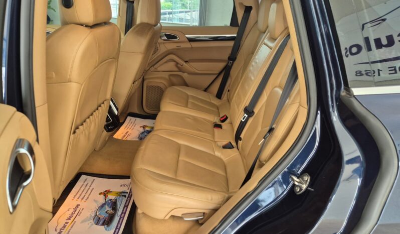 
								Porsche Cayenne V6 completo									