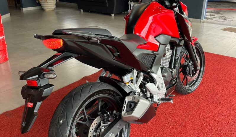 
								Honda CB300F Twister ABS 2024 completo									