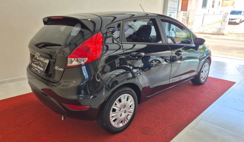 
								Ford Fiesta 1.6 Flex 2015 completo									