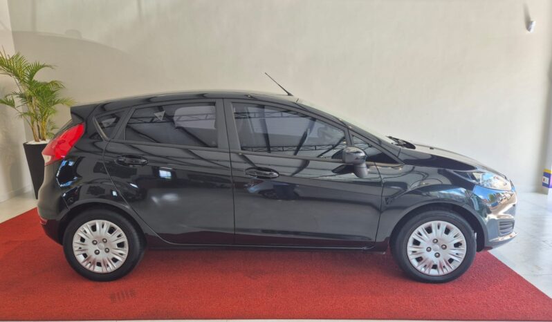 
								Ford Fiesta 1.6 Flex 2015 completo									