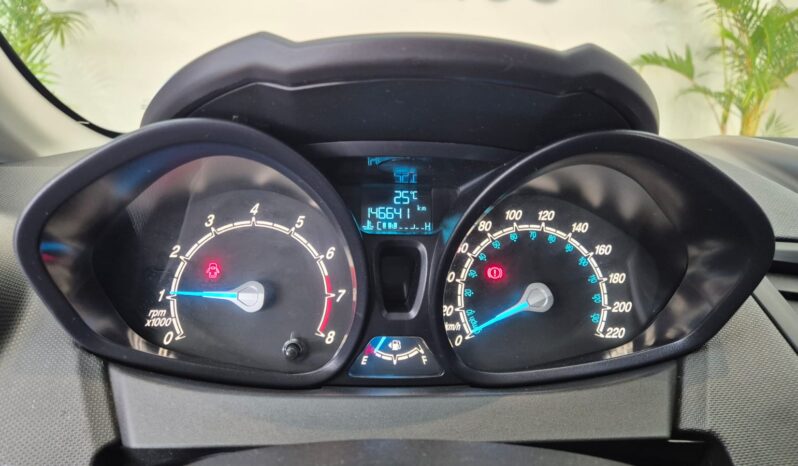 
								Ford Fiesta 1.6 Flex 2015 completo									
