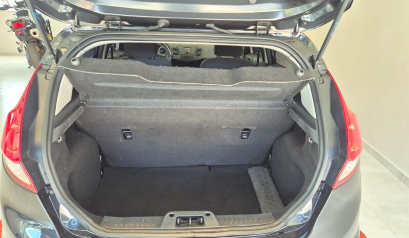 
								Ford Fiesta 1.6 Flex 2015 completo									