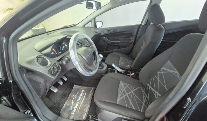 
								Ford Fiesta 1.6 Flex 2015 completo									