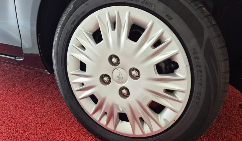 
								Ford Fiesta 1.6 Flex 2015 completo									
