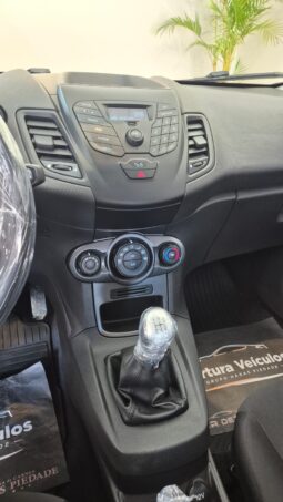 
										Ford Fiesta 1.6 Flex 2015 completo									