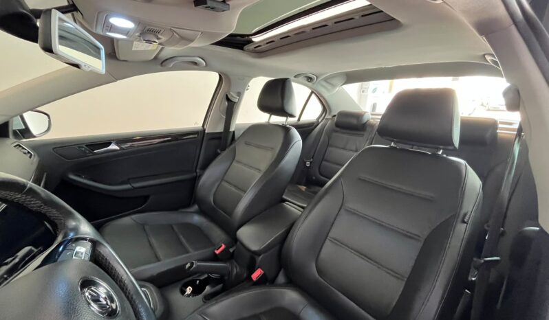 
								Volkswagen Jetta 2.0 TSI completo									