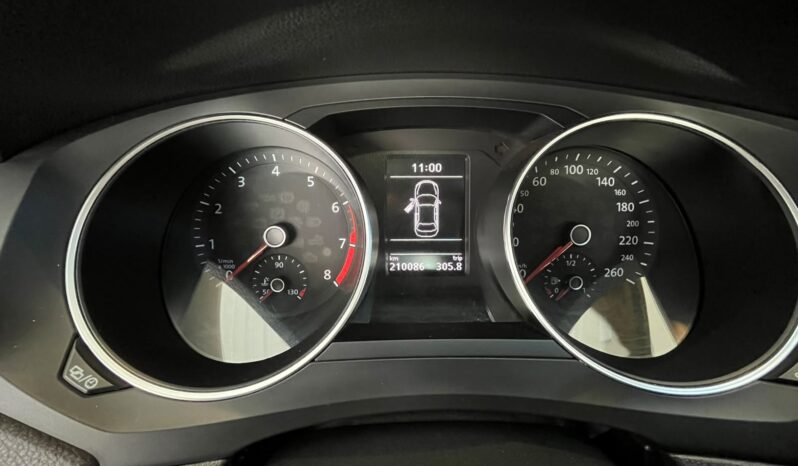 
								Volkswagen Jetta 2.0 TSI completo									