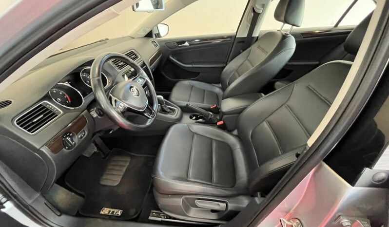 
								Volkswagen Jetta 2.0 TSI completo									