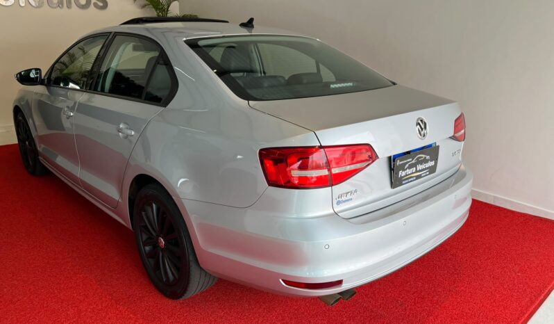 
								Volkswagen Jetta 2.0 TSI completo									