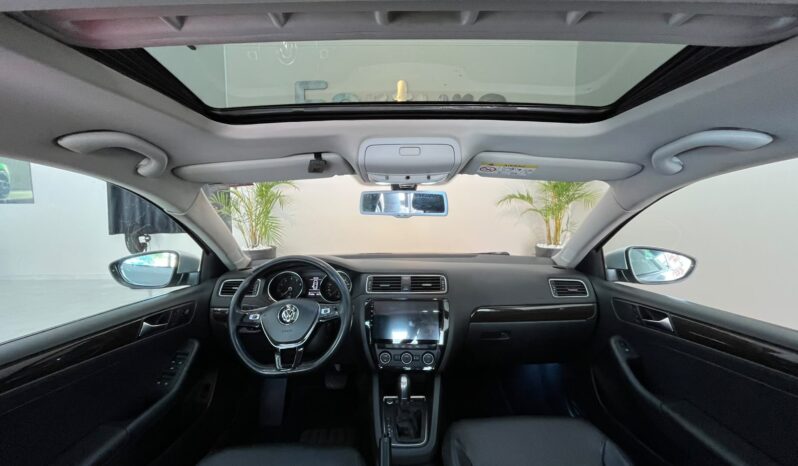 
								Volkswagen Jetta 2.0 TSI completo									
