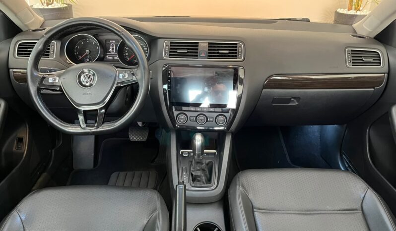 
								Volkswagen Jetta 2.0 TSI completo									