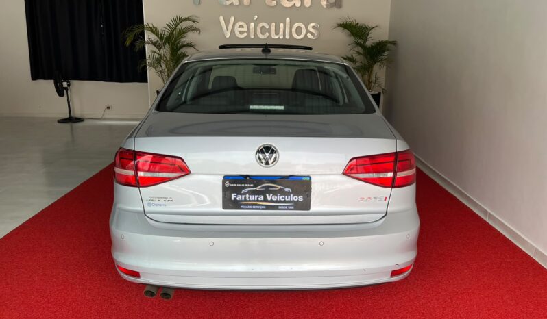 
								Volkswagen Jetta 2.0 TSI completo									
