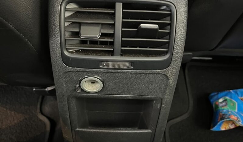 
								Volkswagen Jetta 2.0 TSI completo									