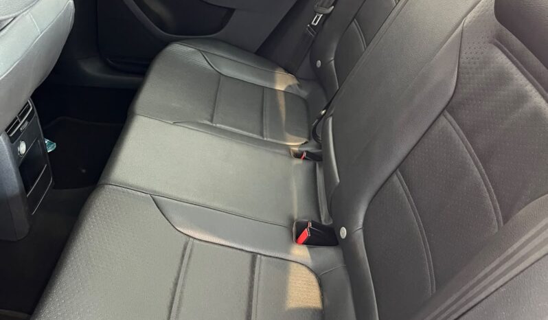
								Volkswagen Jetta 2.0 TSI completo									